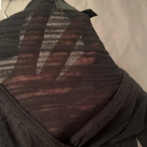 Guess wrap top - Picture 3 of 3